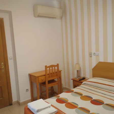 Pension Dominguez Madrid Buitenkant foto