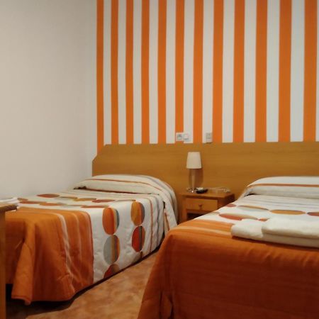 Pension Dominguez Madrid Buitenkant foto