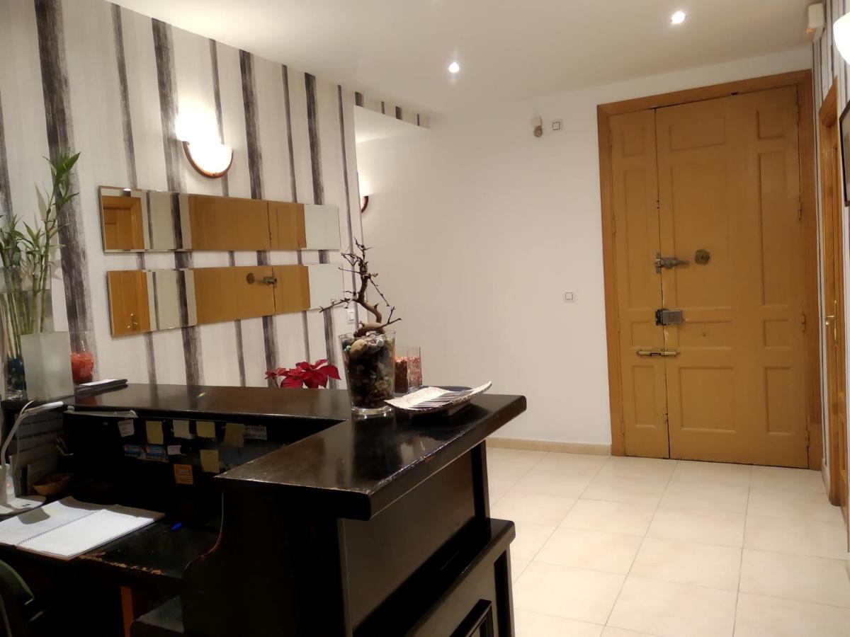 Pension Dominguez Madrid Buitenkant foto