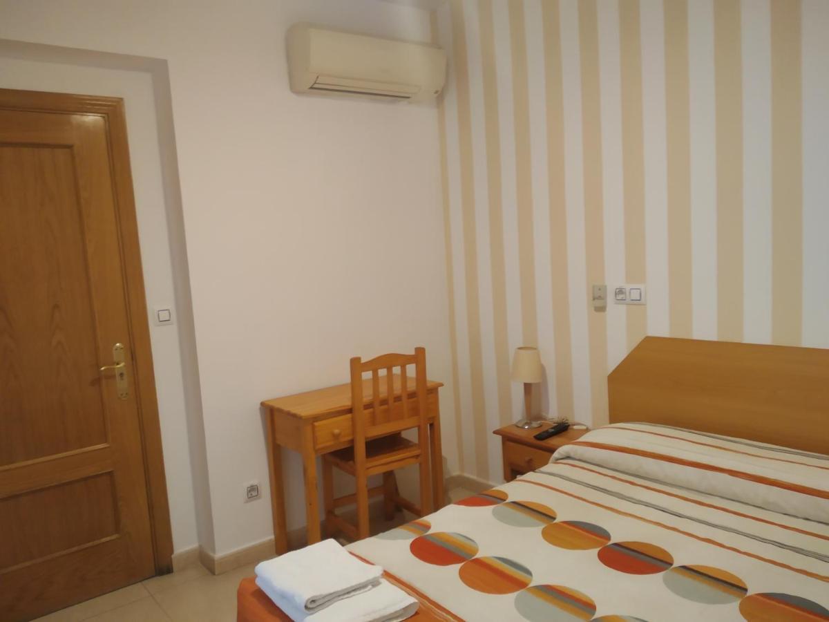 Pension Dominguez Madrid Buitenkant foto