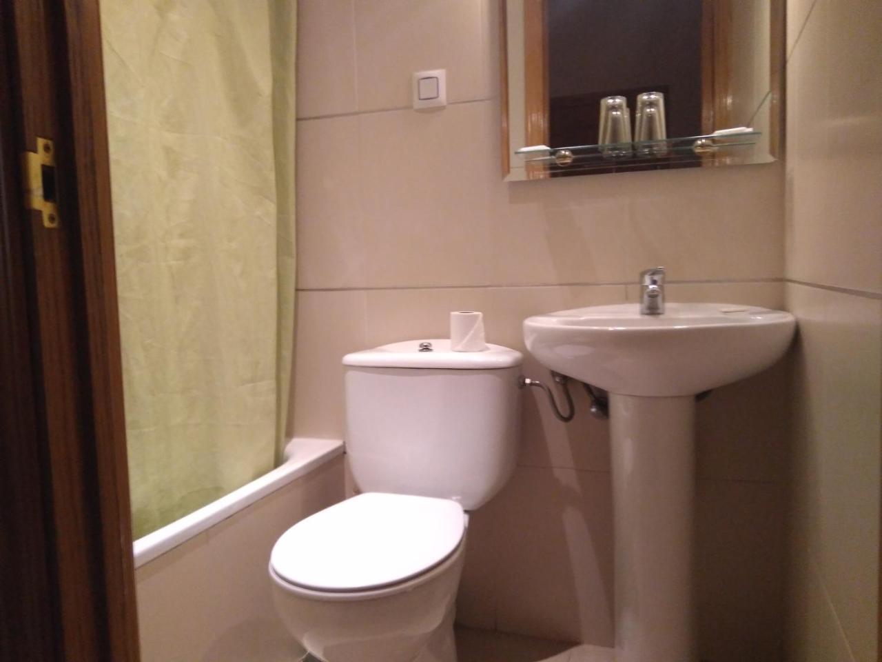 Pension Dominguez Madrid Buitenkant foto