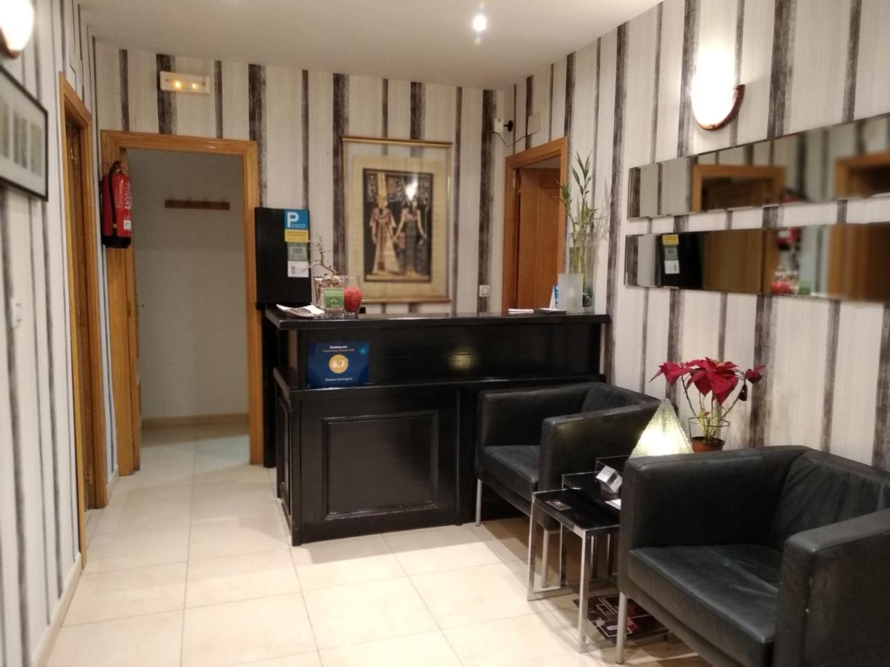 Pension Dominguez Madrid Buitenkant foto