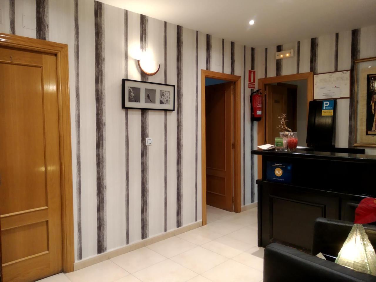 Pension Dominguez Madrid Buitenkant foto