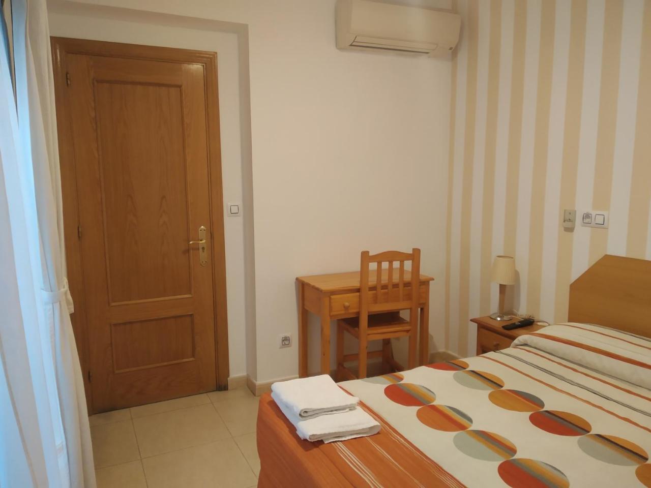Pension Dominguez Madrid Buitenkant foto