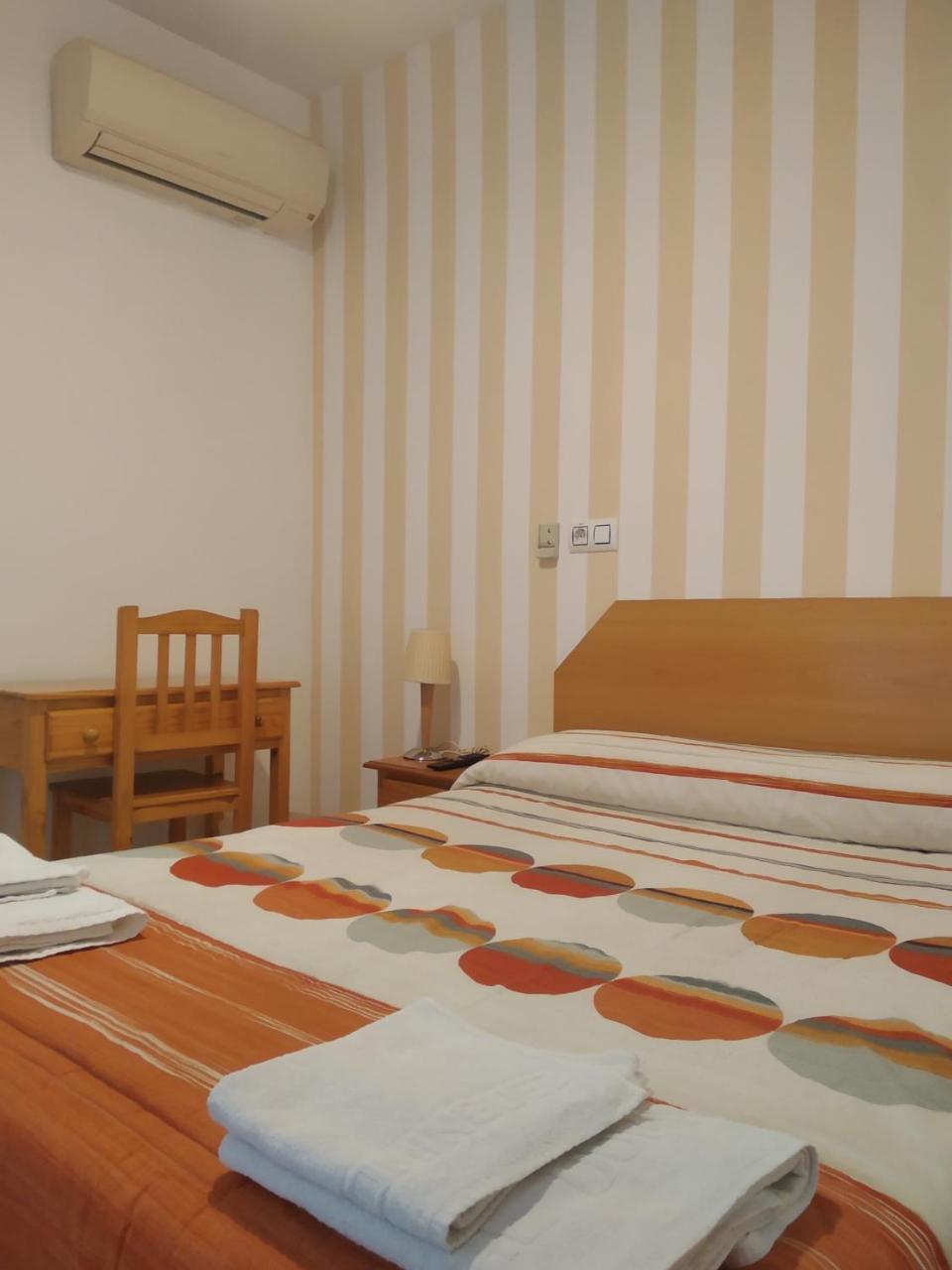 Pension Dominguez Madrid Buitenkant foto