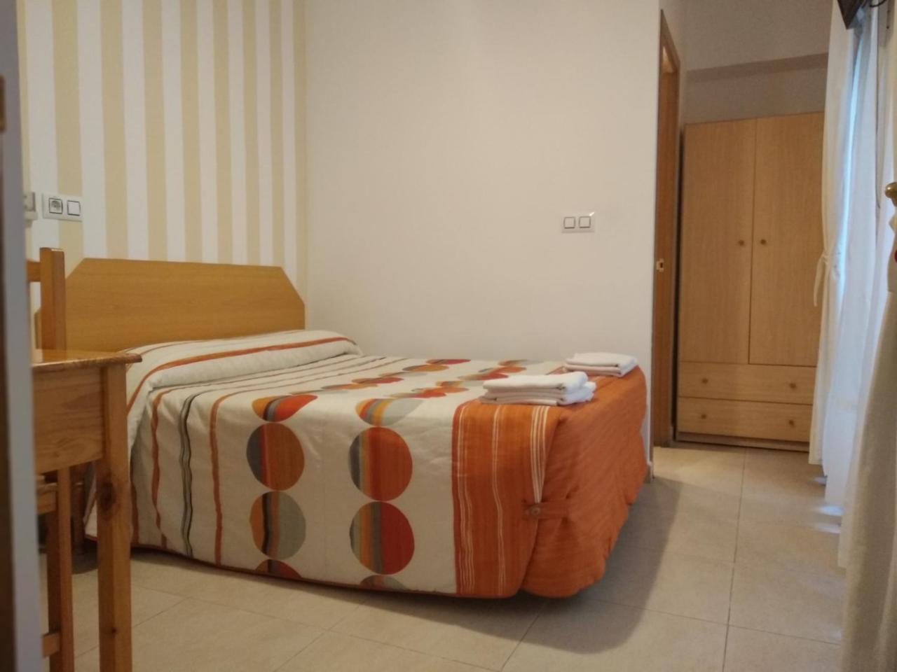 Pension Dominguez Madrid Buitenkant foto
